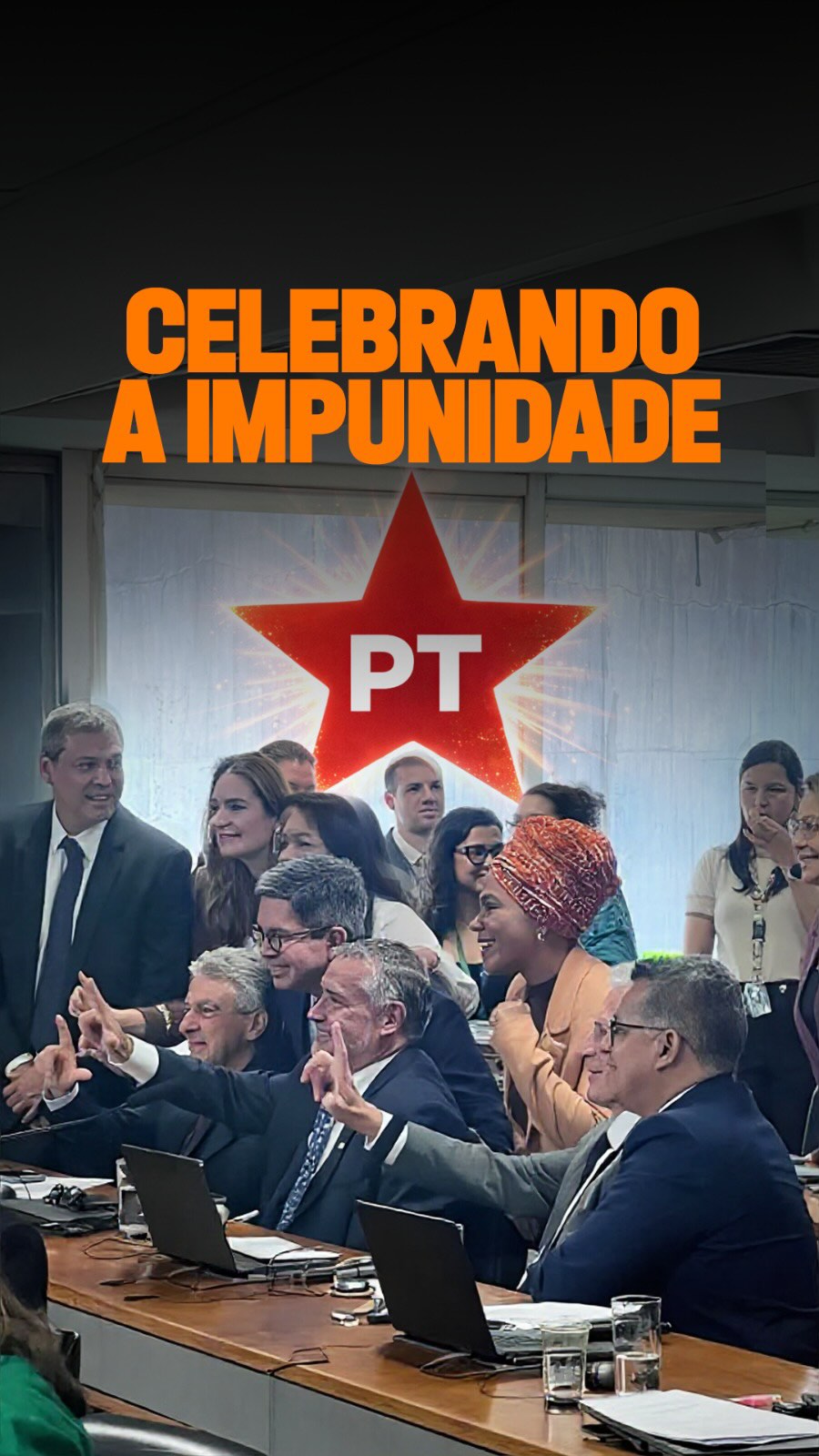 Base do governo Lula comemorando o fim da CPMI do INSS.